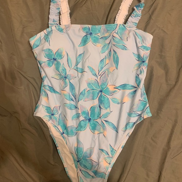 Cupshe Ruffled One Piece Bathing Suit - Picture 3 of 7